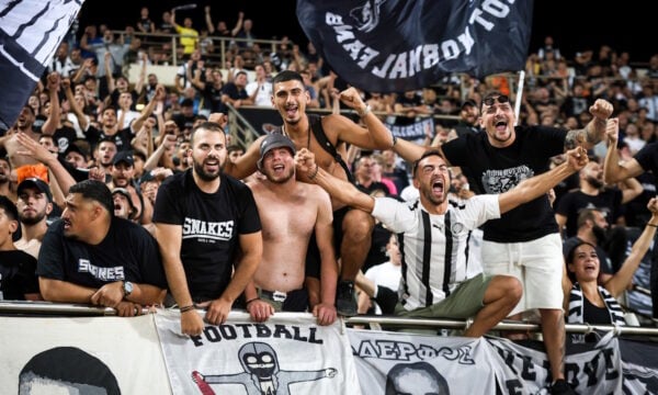 ΟΦΗ: Οι ποδοσφαιριστές του Κόντη πήγαν μπροστά στην «καυτή» εξέδρα και αποθεώθηκαν από τους οπαδούς στο Παγκρήτιο