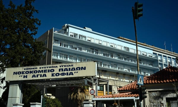 12χρονη από τη Νέα Υόρκη χειρουργήθηκε στο Παίδων «Αγία Σοφία» – Επέμβαση 6,5 ωρών