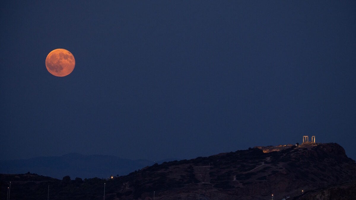 Η πανσέληνος του Αυγούστου πάνω από τον ναό του Ποσειδώνα: Εικόνες 5 Η πανσέληνος του Αυγούστου πάνω από τον ναό του Ποσειδώνα: Εικόνες
