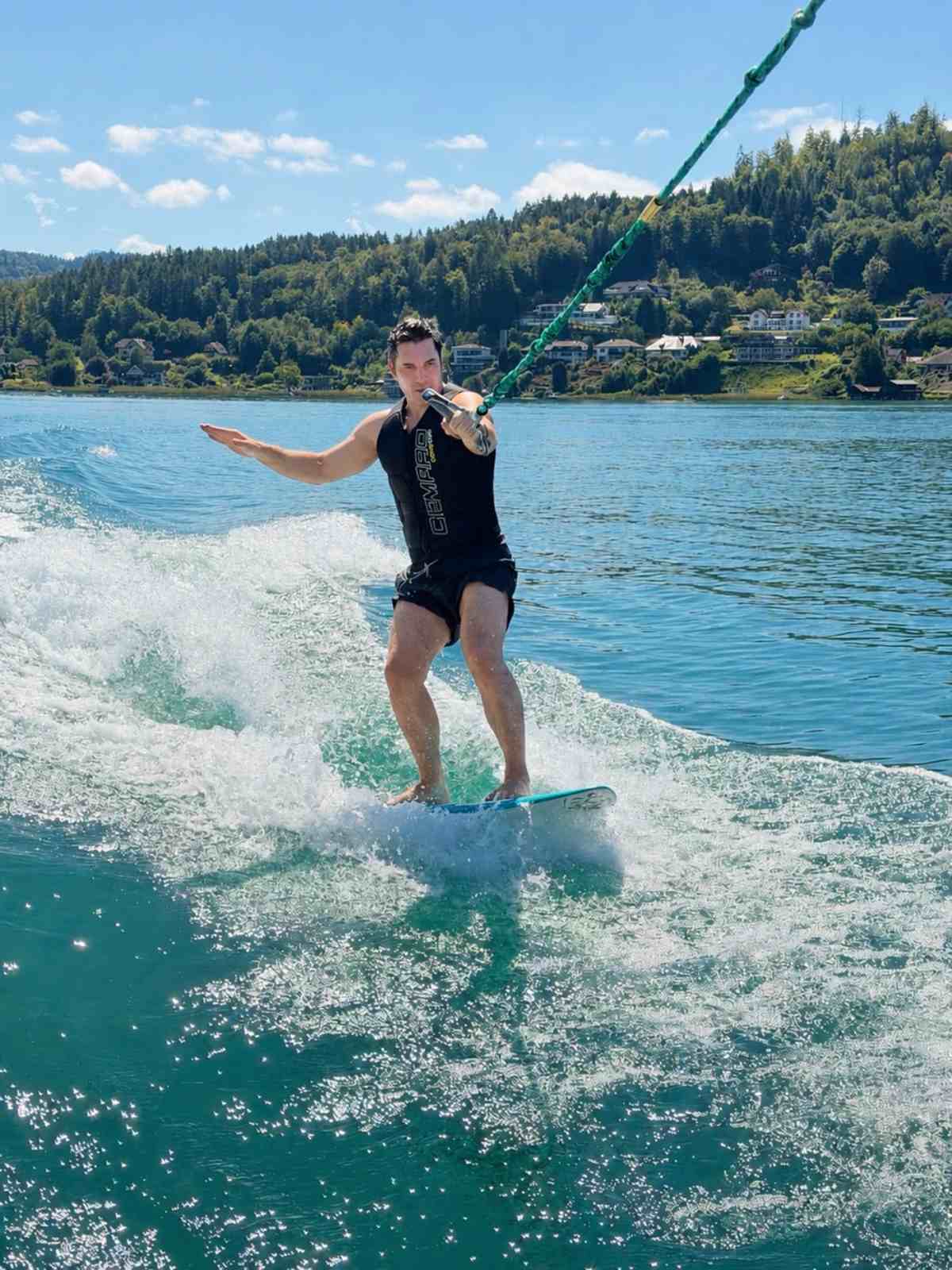 Χριστόφορος Παπακαλιάτης: Ανέβηκε στο wakeboard και παρέμεινε όρθιος – «Όσο κρατήσει!» (φωτογραφίες & βίντεο) 8 Παπακαλιάτης
