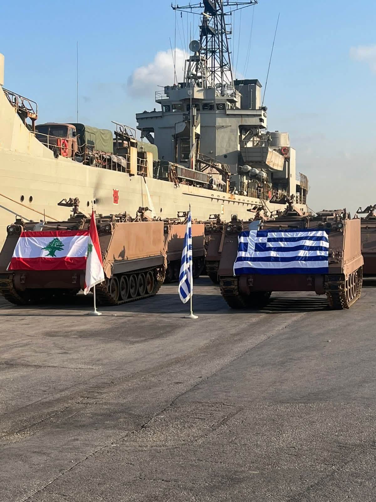 Η Ελλάδα παρέδωσε στρατιωτικό υλικό στις Ένοπλες Δυνάμεις του Λιβάνου 17 Το ΓΕΕΘΑ παρέδωσε στρατιωτικό υλικό στις ένοπλες Δυνάμεις του Λιβάνου