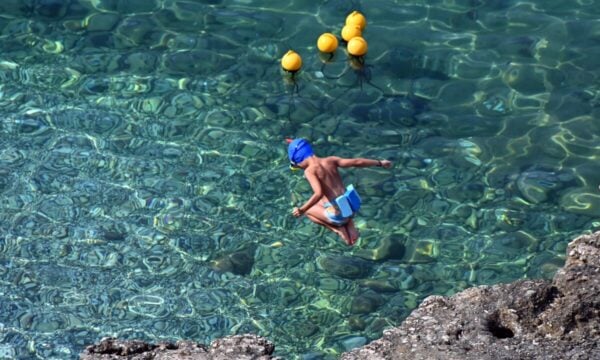 Καιρός: Δεκαπενταύγουστος με δυνατά μελτέμια και πτώση της θερμοκρασίας – Πολύ υψηλός κίνδυνος για φωτιές σήμερα σε 5 περιοχές