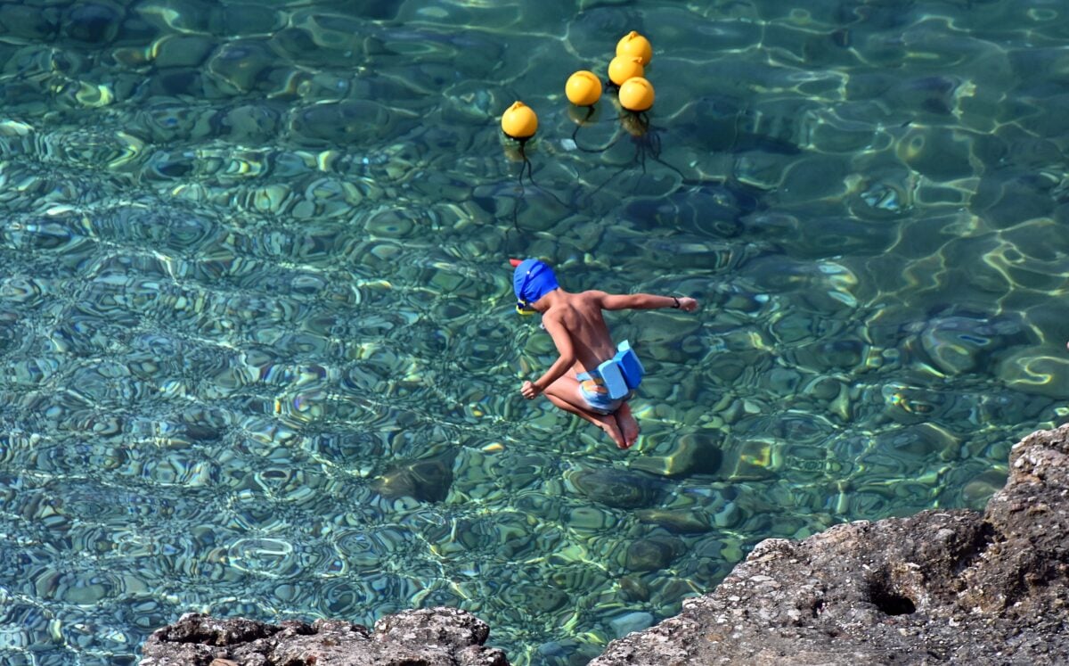 Καιρός: Δεκαπενταύγουστος με δυνατά μελτέμια και πτώση της θερμοκρασίας – Πολύ υψηλός κίνδυνος για φωτιές σήμερα σε 5 περιοχές