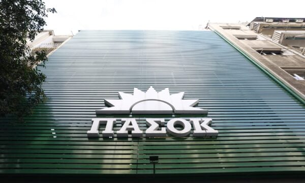 ΠΑΣΟΚ: Μεταφορά του λογαριασμού της Ρήτρας Διαφυγής στους πολίτες βαφτίζουν «επιτυχία»