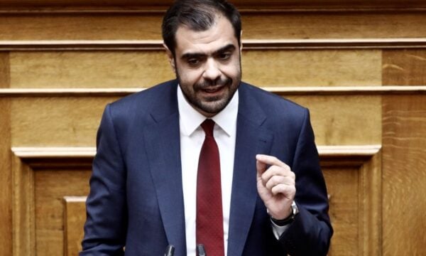 Μαρινάκης κατά Τσίπρα: «Η συλλογική μνήμη δεν σβήνει τόσο εύκολα όσο εκείνος πιστεύει»