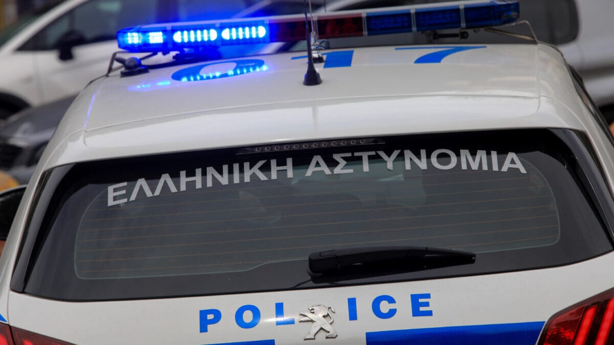 Πέλλα: Ηλικιωμένη έπεσε θύμα τηλεφωνικής απάτης – Της άρπαξαν 15.000 ευρώ και χρυσές λίρες 1 Πέλλα: Ηλικιωμένη έπεσε θύμα τηλεφωνικής απάτης – Της άρπαξαν 15.000 ευρώ και χρυσές λίρες