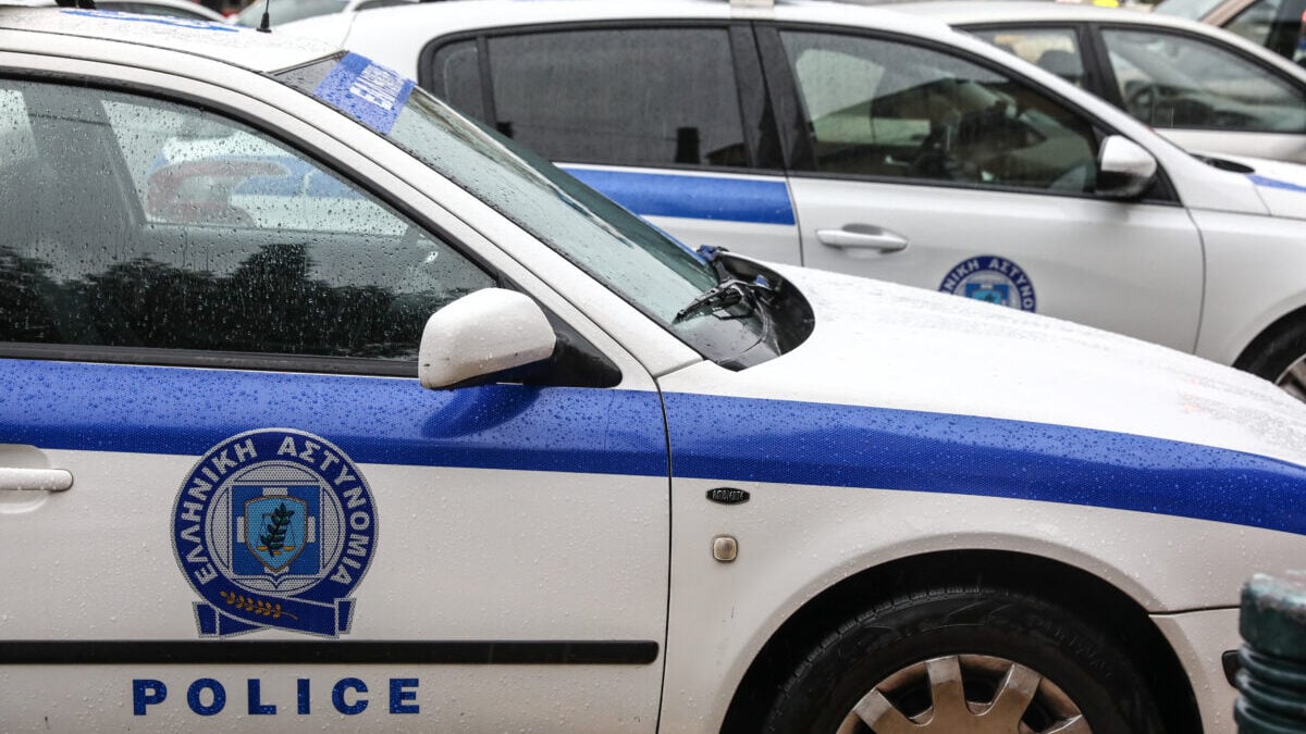 Συνελήφθη ειδικός φρουρός για σεξουαλική παρενόχληση 16χρονης: Είχε πάει να παραλάβει την ταυτότητά της και την ακολούθησε 1 Συνελήφθη ειδικός φρουρός για σεξουαλική παρενόχληση 16χρονης: Είχε πάει να παραλάβει την ταυτότητά της και την ακολούθησε