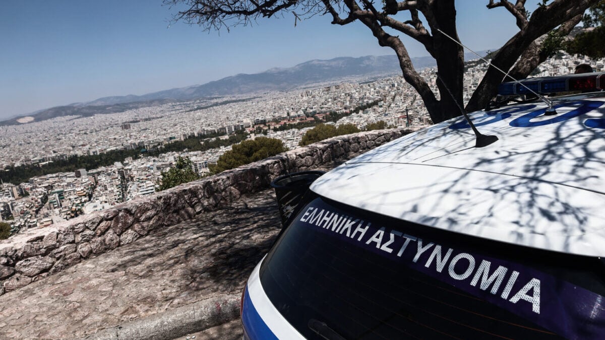 Λυκαβηττός: Πτώμα βρέθηκε σε σπηλιά κοντά στο εκκλησάκι των Αγίων Ισιδώρων 1 Λυκαβηττός: Πτώμα βρέθηκε σε σπηλιά κοντά στο εκκλησάκι των Αγίων Ισιδώρων