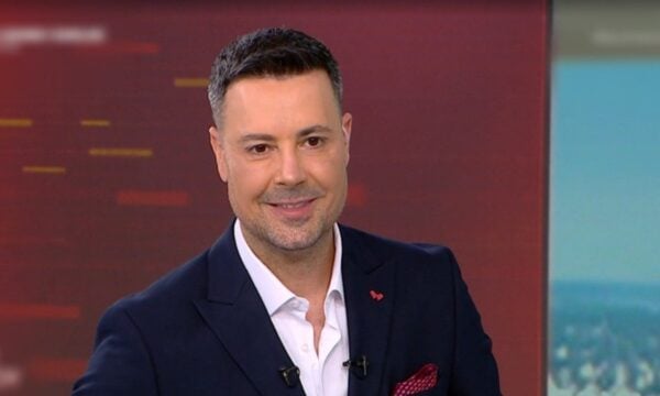 Πέτρος Κουσουλός: Ποζάρει με τη σύζυγό του και τα παιδιά του στις διακοπές του