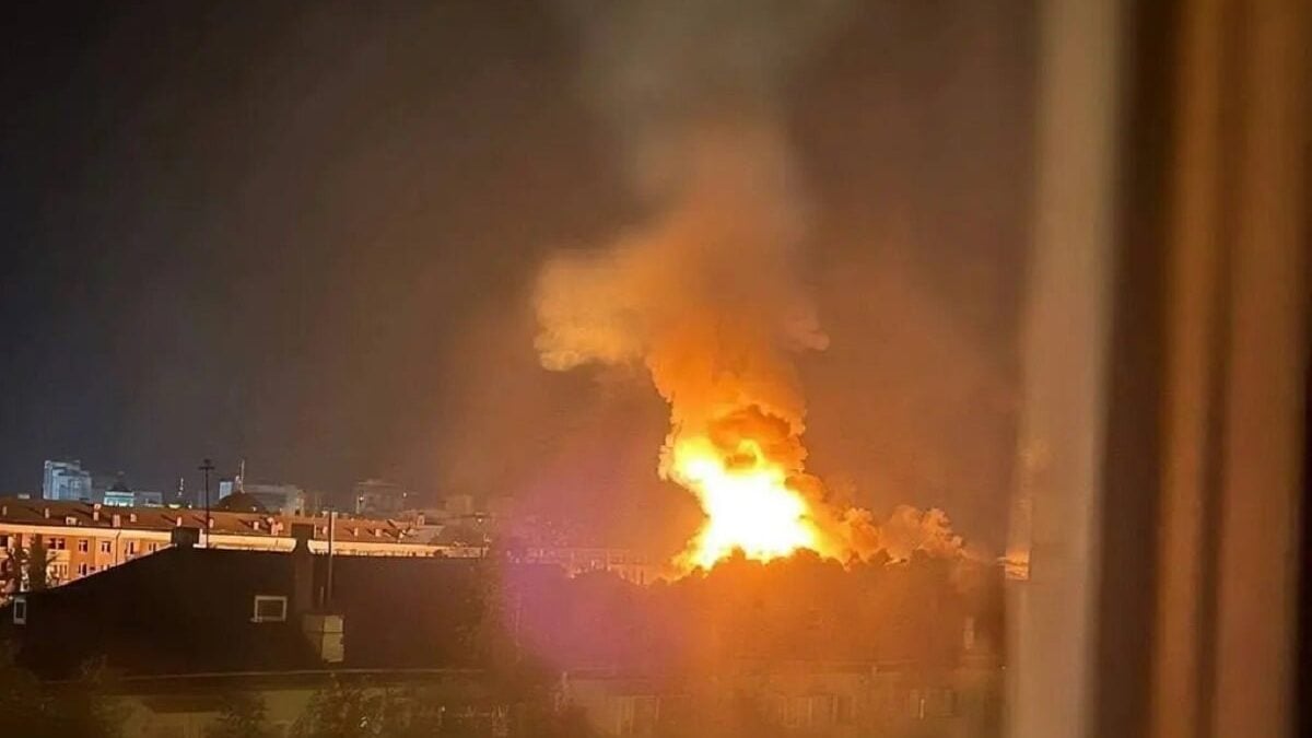 Ρωσία: Μπέλγκοροντ στις φλόγες ύστερα από επίθεση με drones – Χτυπήματα κοντά στην έδρα της FSB, 13 τραυματίες 1 Ρωσία: Μπέλγκοροντ στις φλόγες ύστερα από επίθεση με drones – Χτυπήματα κοντά στην έδρα της FSB, 13 τραυματίες