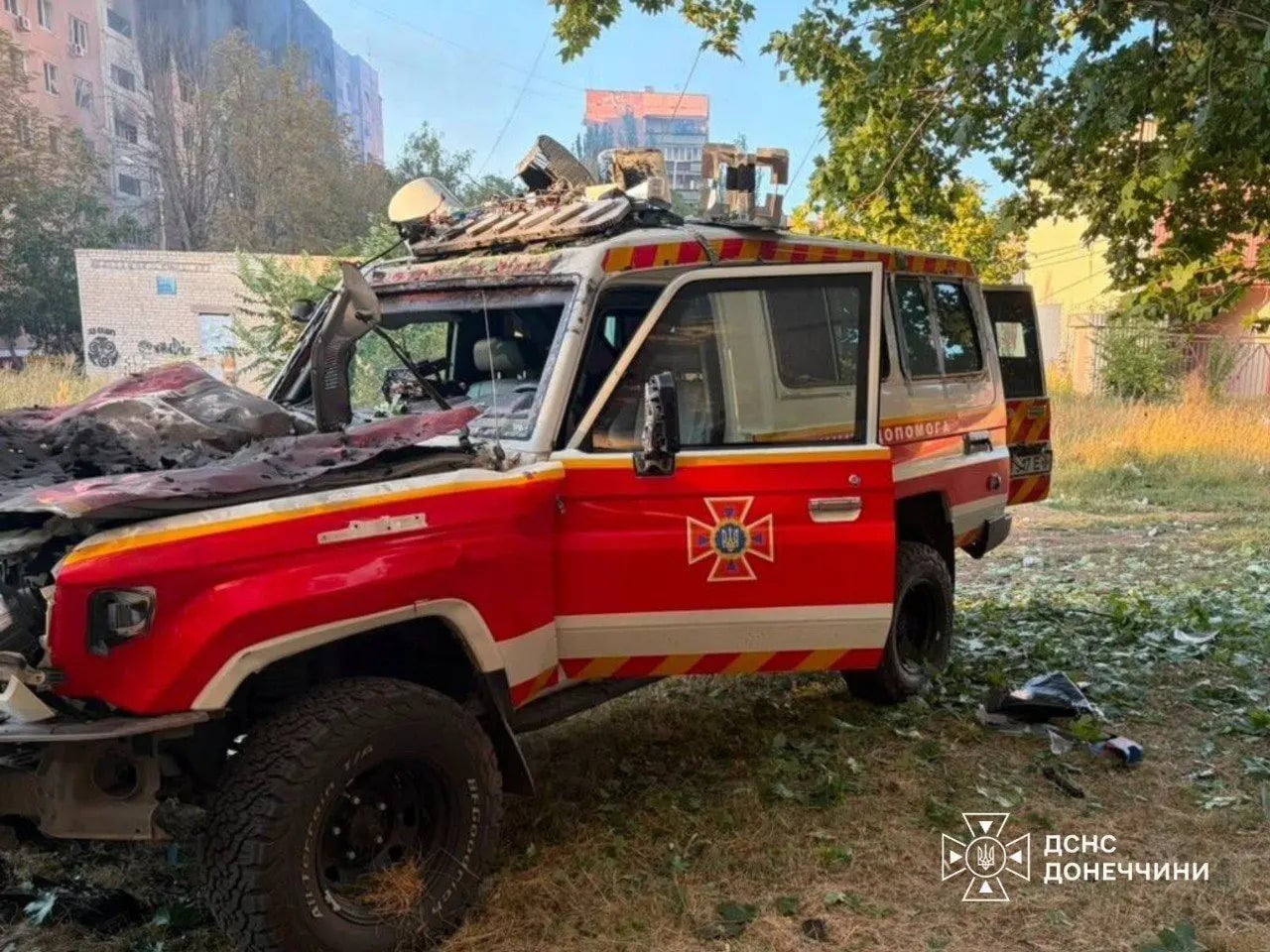 Ρωσικά πλήγματα στην Ουκρανία: 4 νεκροί και 95 τραυματίες, ανάμεσα στα θύματα μητέρα και η 4χρονη κόρη της 8 Θωρακισμένο ασθενοφόρο της Κρατικής Υπηρεσίας Εκτάκτων Αναγκών της Ουκρανίας, το οποίο επλήγη από ρωσικό FPV drone στις 25 Αυγούστου 2026. Φωτογραφία: Κρατική Υπηρεσία Εκτάκτων Αναγκών της Ουκρανίας / Telegram