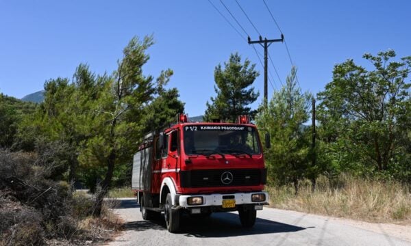 Καύσωνας: Ο ξηρός αέρας αυξάνει τον κίνδυνο φωτιάς – Τι είναι το έλλειμμα τάσης υδρατμών και γιατί ανησυχούν οι μετεωρολόγοι