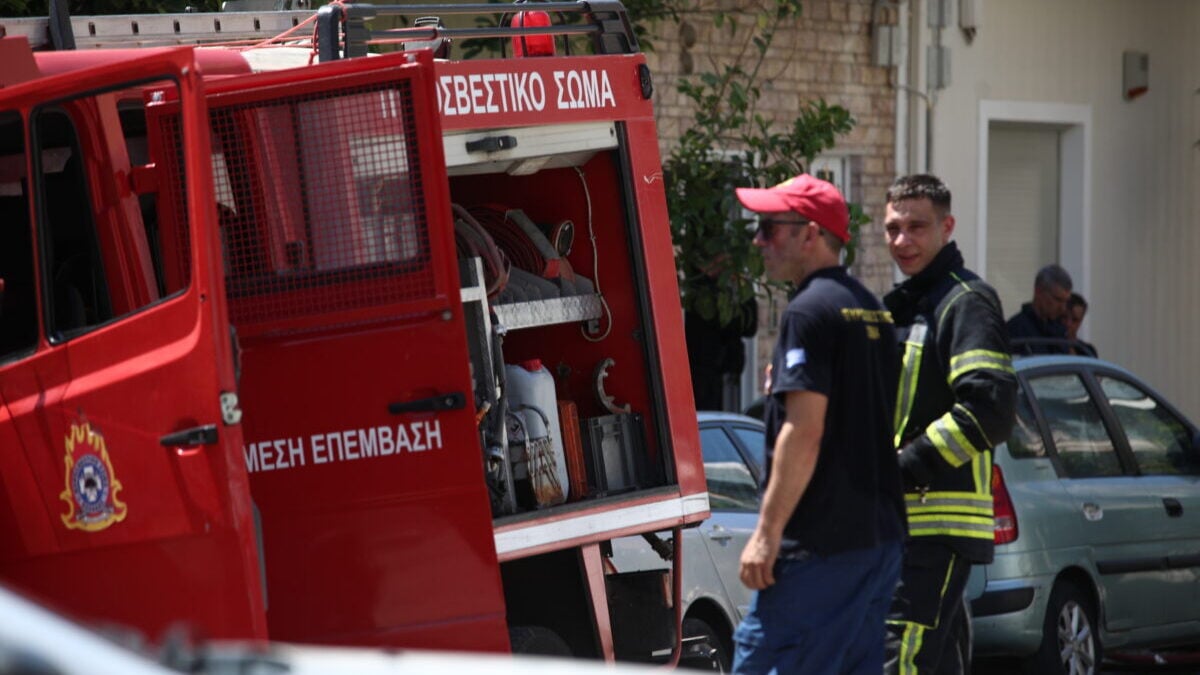 Φωτιά σε σπίτι στα Γλυκά Νερά: Πυροσβέστες και εθελοντές στο σημείο 1 Φωτιά σε σπίτι στα Γλυκά Νερά: Πυροσβέστες και εθελοντές στο σημείο