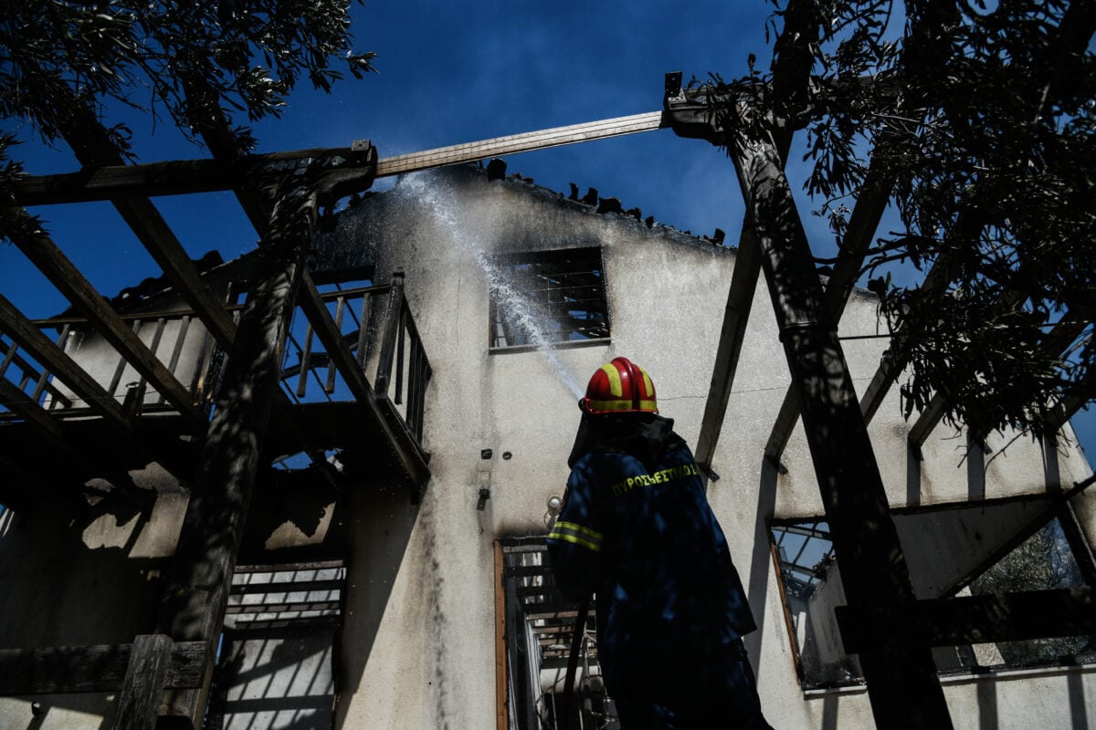 Πόρτο Γερμενό: Εικόνες αποκαλύπτουν το μέγεθος της καταστροφής από τη φωτιά