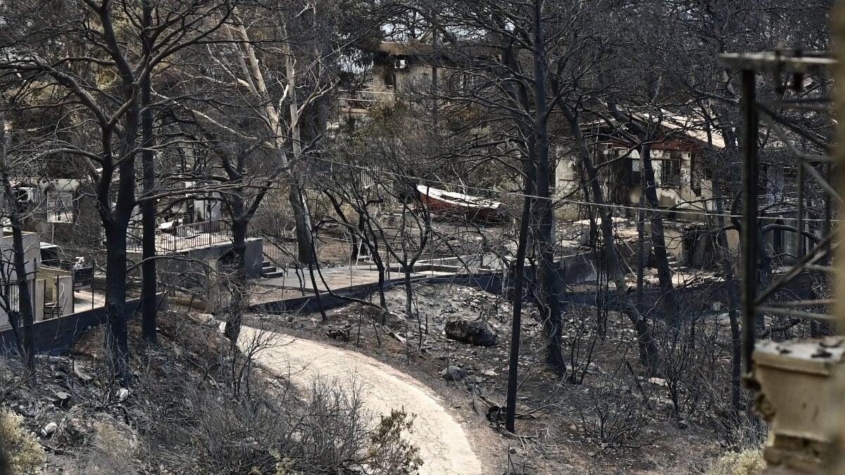 Χωρίς ενεργό μέτωπο η φωτιά στη Δυτική Αττική: Φόβοι για αναζωπυρώσεις – «30 ώρες δεν είχαμε εναέρια μέσα» 10 Χωρίς ενεργό μέτωπο η φωτιά στη Δυτική Αττική: Φόβοι για αναζωπυρώσεις – «30 ώρες δεν είχαμε εναέρια μέσα»