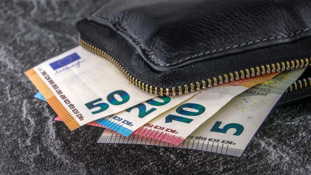 ΑΑΔΕ: Τι ισχύει για φόρο σε δωρεές, χαρτζιλίκια και μεταφορές χρημάτων 1 ΑΑΔΕ: Τι ισχύει για φόρο σε δωρεές, χαρτζιλίκια και μεταφορές χρημάτων