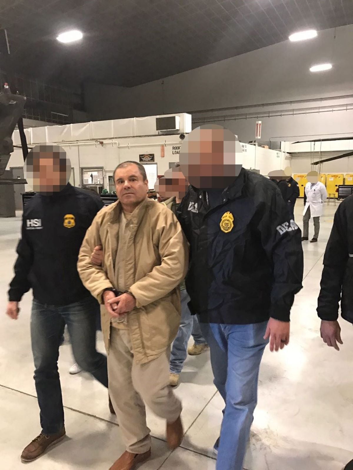 Νέα βίντεο από τη σύλληψη του «Ελ Τσάπο» – Η επιχείρηση που έβαλε τέλος στην εξάμηνη φυγή του 9 Νέα βίντεο από τη σύλληψη του «Ελ Τσάπο» – Η επιχείρηση που έβαλε τέλος στην εξάμηνη φυγή του