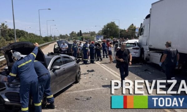 Πρέβεζα: Φορτηγό παρέσυρε 3 αυτοκίνητα στην υποθαλάσσια σήραγγα Ακτίου – 3 τραυματίες και ουρές χιλιομέτρων