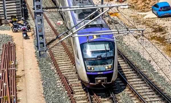 Δυστύχημα στα Μέγαρα: Νεκρή γυναίκα που παρασύρθηκε από αμαξοστοιχία του προαστιακού