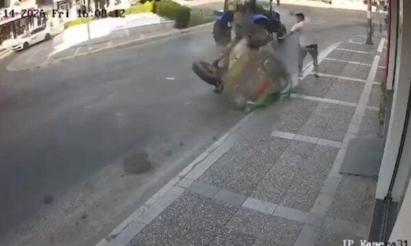Άγιο είχε πεζός στην Τουρκία που γλίτωσε στο… παραπέντε από την ξέφρενη πορεία τρακτέρ!