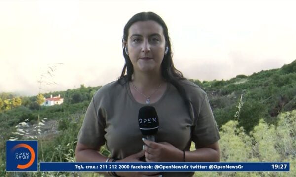 Αγωνία στα Βίλια – Ανεξέλεγκτη η πορεία της μεγάλης πυρκαγιάς