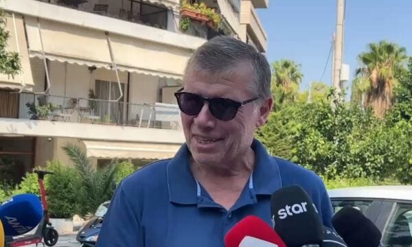 «Ακούστηκαν τρεις πυροβολισμοί και λίγο αργότερα ένας ακόμη» – Η μαρτυρία γείτονα για το έγκλημα στη Νέα Σμύρνη