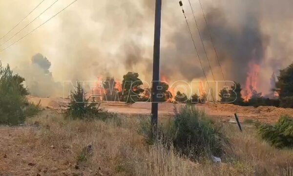 Ανεξέλεγκτη η φωτιά στο Κρύο Πηγάδι