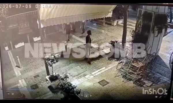 Αθήνα: Οι Ρομά με τα πατίνια παρίσταναν τα ερωτευμένα ζευγάρια και «χτυπούσαν» επιχειρήσεις – Βίντεο