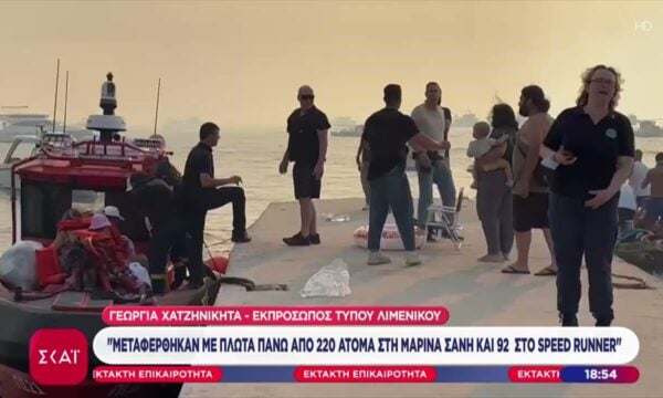 Εκπρόσωπος πυροσβεστών και εκπρόσωπος τύπου Λιμενικού ενημερώνουν για τις εξελίξεις στη Χαλκιδική