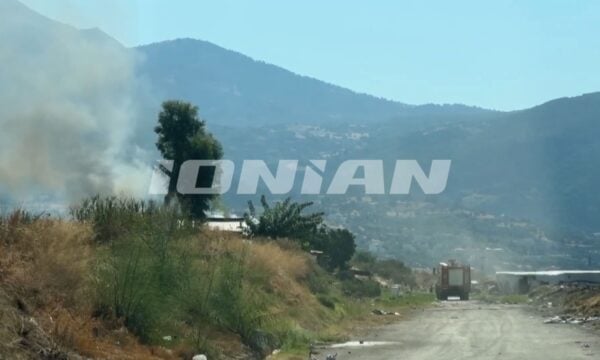 Φωτιά στον Ριγανόκαμπο στην Πάτρα – Κοντά στον καταυλισμό Ρομά