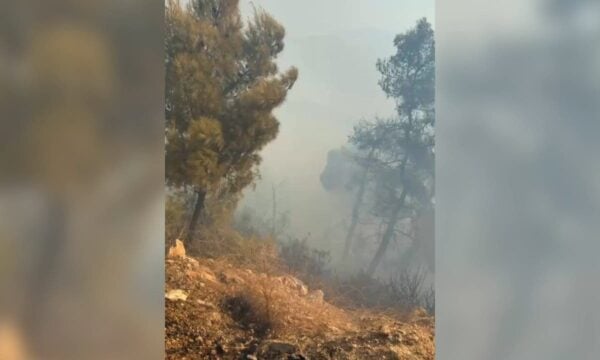 Griechenland: Zwei Löschhubschrauber kollidieren beim Kampf gegen Waldbrand; alle vier Besatzungsmitglieder gefunden