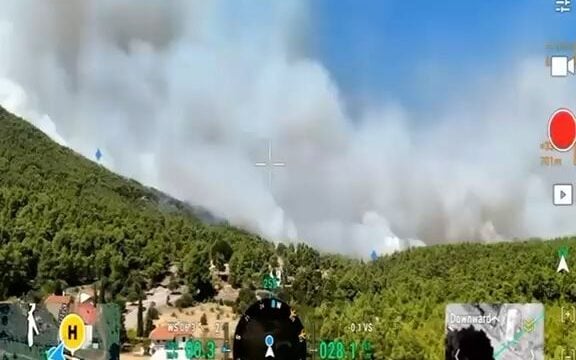 Η μάχη των Erickson με τις φλόγες και οι δεξαμενές που τους έδωσαν πρόσβαση στη megafire της Αττικοβοιωτίας