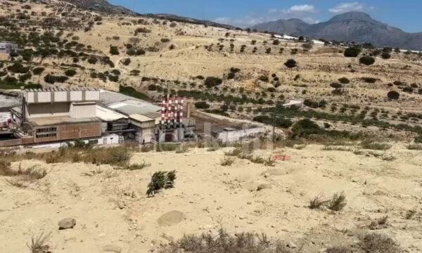 Ιεράπετρα: Υπό έλεγχο η φωτιά στο πυρηνελαιουργείο – Άμεση επέμβαση της Πυροσβεστικής