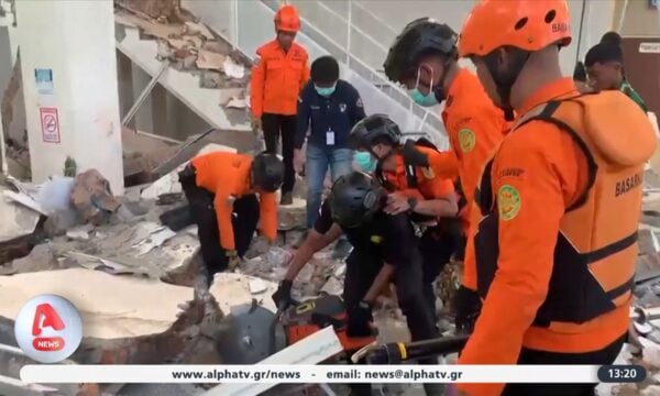 Ινδονησία: Μεγάλος σεισμός 7,7 ρίχτερ – Δεκάδες νεκροί και εγκλωβισμένοι