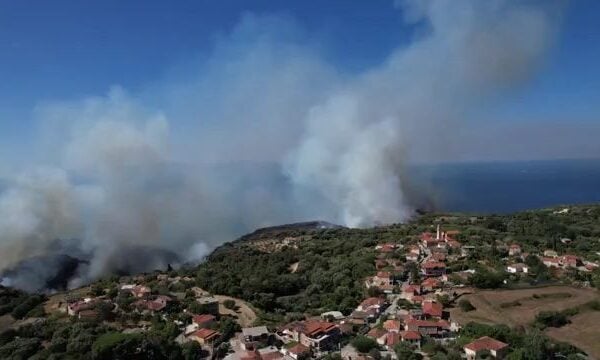 Κεφαλονιά: Συνεχίζεται η μάχη με τη φωτιά