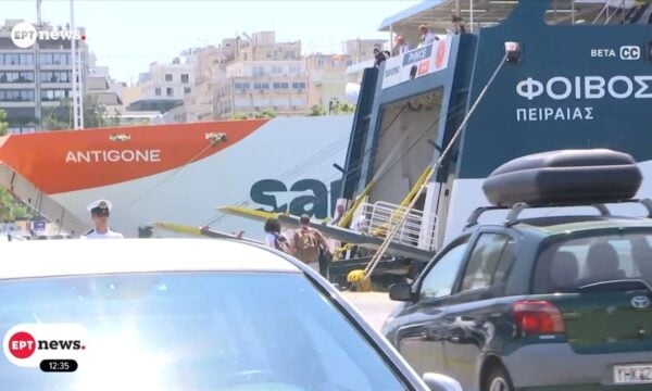 Κορυφώνεται η κίνηση: 90.000 επιβάτες αναχώρησαν το 3ημερο από το λιμάνι
