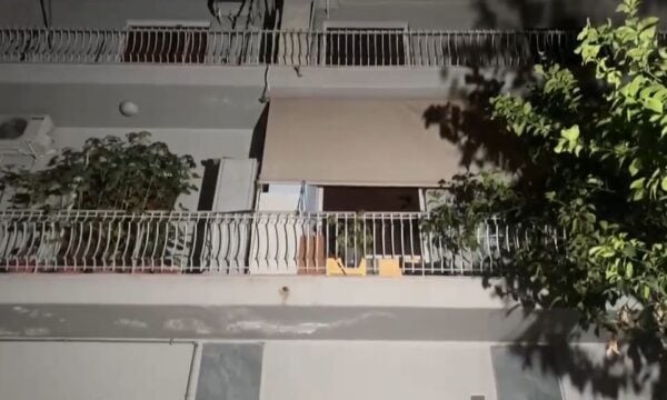 Κυψέλη: Το διαμέρισμα βραχυχρόνιας μίσθωσης στο οποίο βρέθηκε κατεψυγμένο το βρέφος μέσα σε βαλίτσα