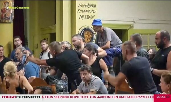Λέσβος: Κτηνοτρόφοι εισέβαλαν στη συνεδρίαση για τον αφθώδη πυρετό