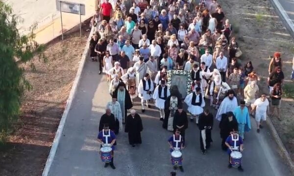 Με κατάνυξη η υποδοχή της Ιεράς Εικόνας της Παναγίας στον Άγιο Κωνσταντίνο