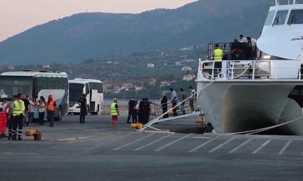Μεταφορά μεταναστών στη Λέσβο