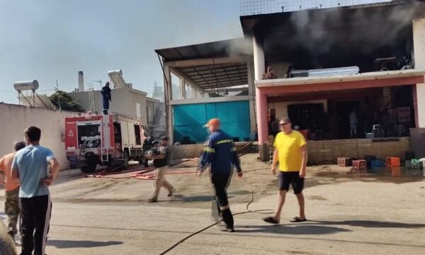 Ναύπλιο: Πυρκαγιά σε εγκαταστάσεις αποθηκών με ψυγεία αγροτικών προϊόντων