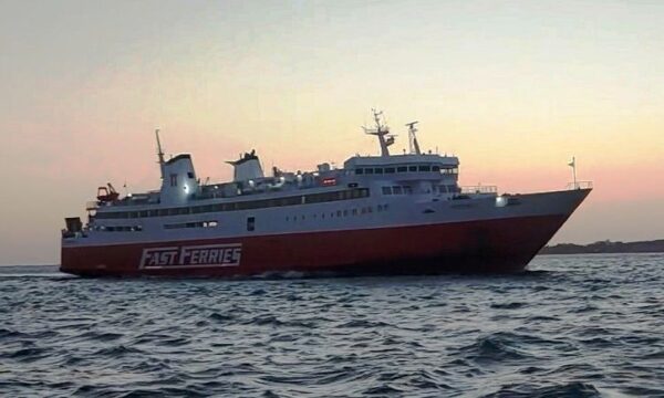 Πάρος, Δεκαπενταύγουστο: Πανηγυρικές τιμές από πλοία στο λιμάνι κατά τη Λιτάνευση της Εικόνας της Παναγιάς του νησιού!