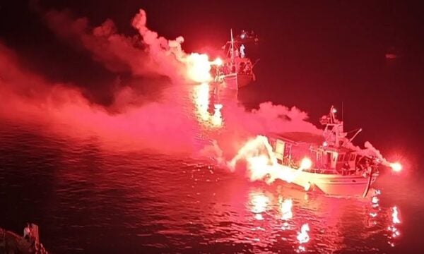 Πάρος: Μαγευτικό Κουρσάρικο Δρώμενο στη Νάουσα! – Μια μουσικοχορευτική πειρατική «αφήγηση» που εντυπωσίασε τον κόσμο