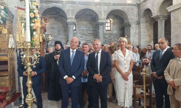 Πάρος: Σε ατμόσφαιρα κατάνυξης ο λαμπρός εορτασμός της Κοιμήσεως της Θεοτόκου στον Ι.Ν. Παναγίας Εκατονταπυλιανής