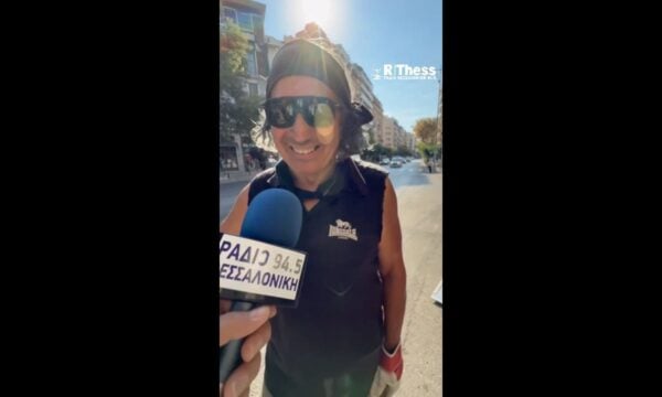 Ράμπο της τρύπας – Κλείνει λακούβες εργαζόμενος του δήμου Θεσσαλονίκης με φτυάρι και πίσσα!