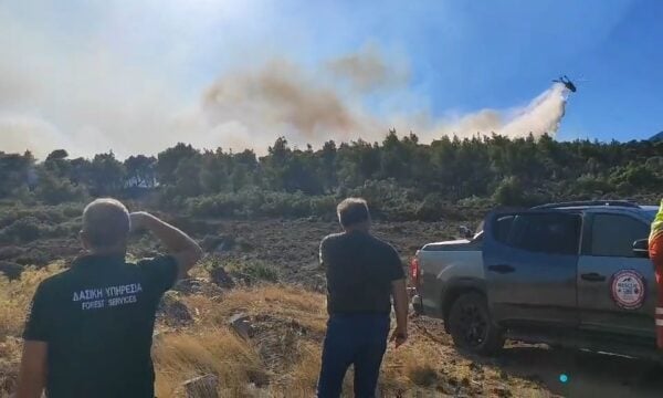 Ρίψεις ελικοπτέρου τύπου Bell λίγο πριν καθηλωθούν βάσει πρωτοκόλλου μετά τη σύγκρουση στην Ψάθα