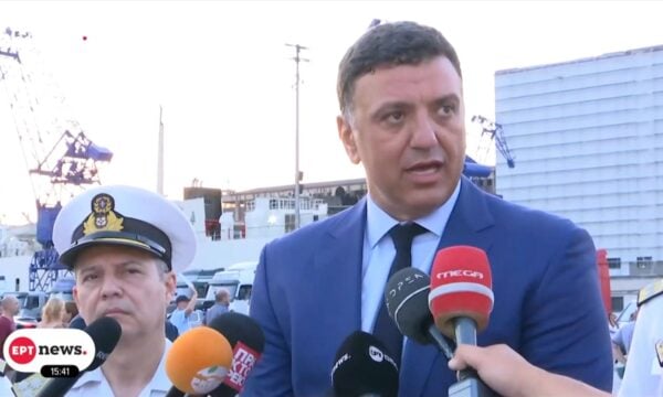 Στο λιμάνι του Πειραιά ο Βασίλης Κικίλιας – Έξηρε το έργο του λιμενικού σώματος