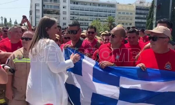 Στο Σύνταγμα οι εποχικοί πυροσβέστες – Ζητούν 12μηνη εργασία και μόνιμη λύση