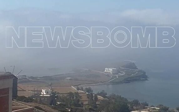 Θαλάσσια ομίχλη «σκέπασε» Αιγαίο και Κυκλάδες – Εντυπωσιακά πλάνα από τη Σχοινούσα