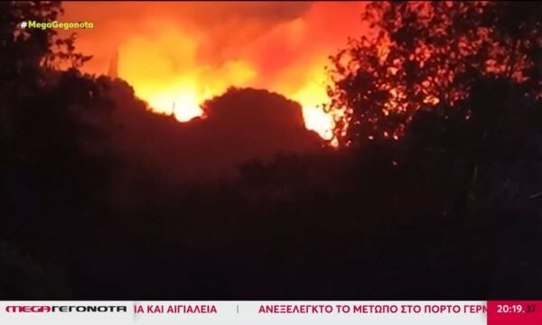 Τιτάνια μάχη με την κόλαση φωτιάς στην Αιγιάλεια – Πύρινος όλεθρος & σπίτια στις φλόγες